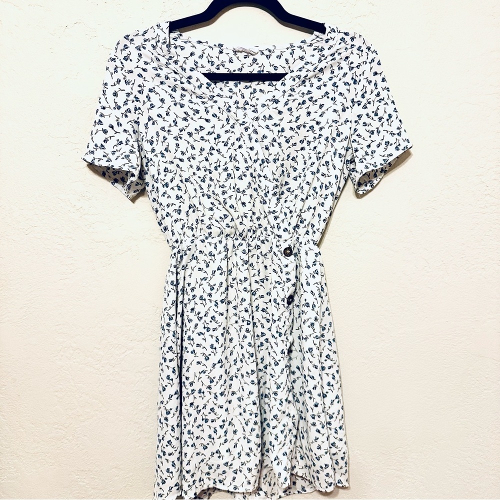 Sienna Sky White and Black Floral Mini Dress size XS EUC